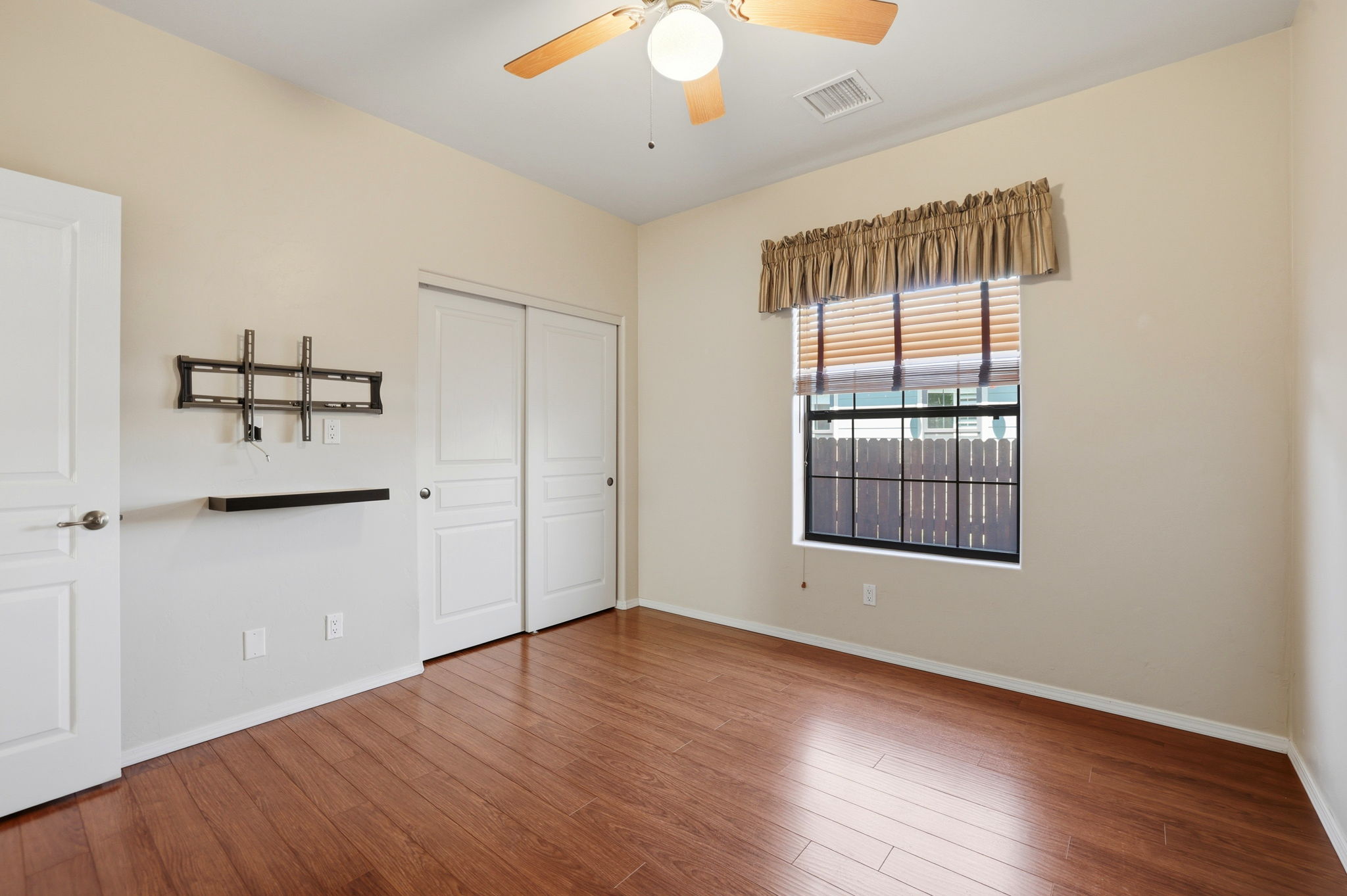 Bedroom 2 (2)