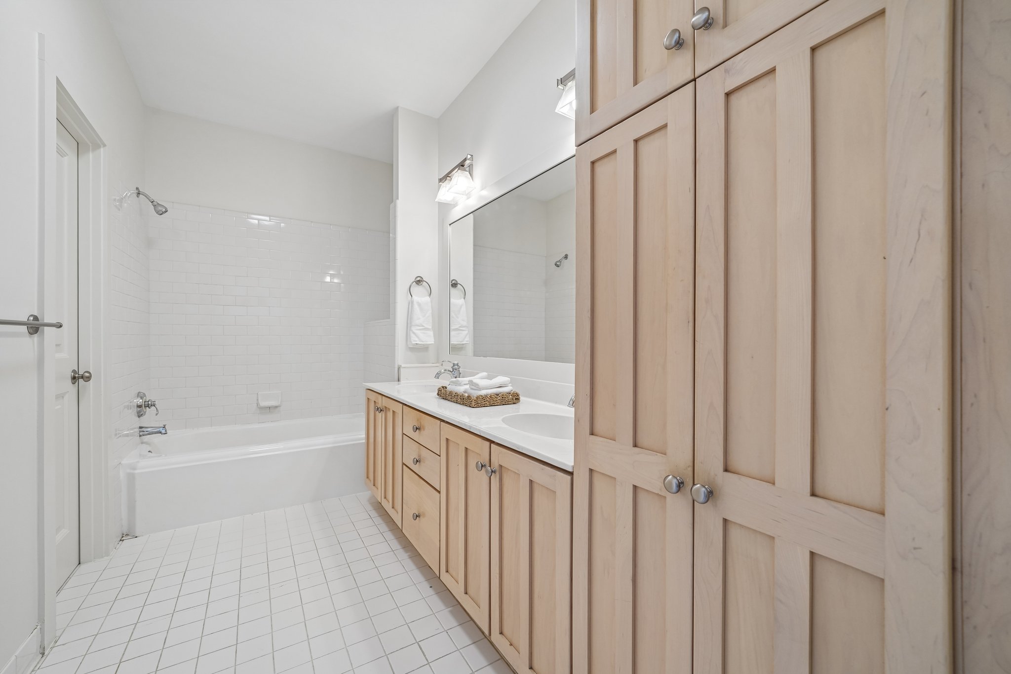 Abbott Sq-S1006-038.jpg