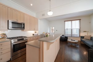 Abbott Sq-S1006-018.jpg