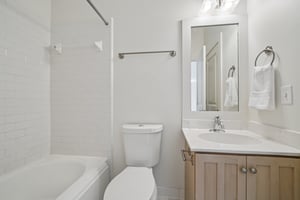 Abbott Sq-S1006-030.jpg