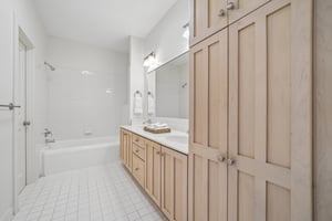 Abbott Sq-S1006-038.jpg