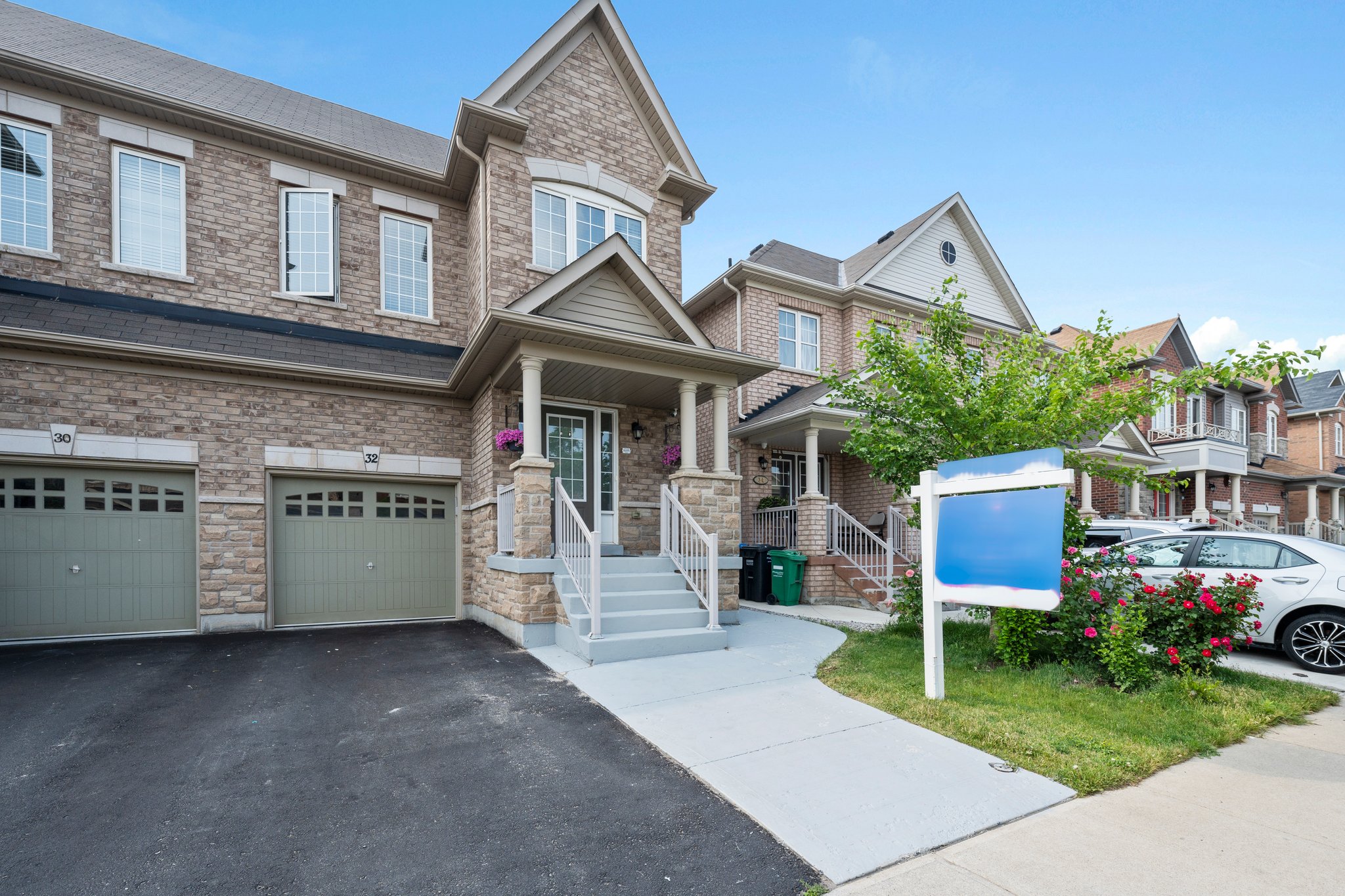32 Banbridge Cres Brampton, ON L6X 5M2