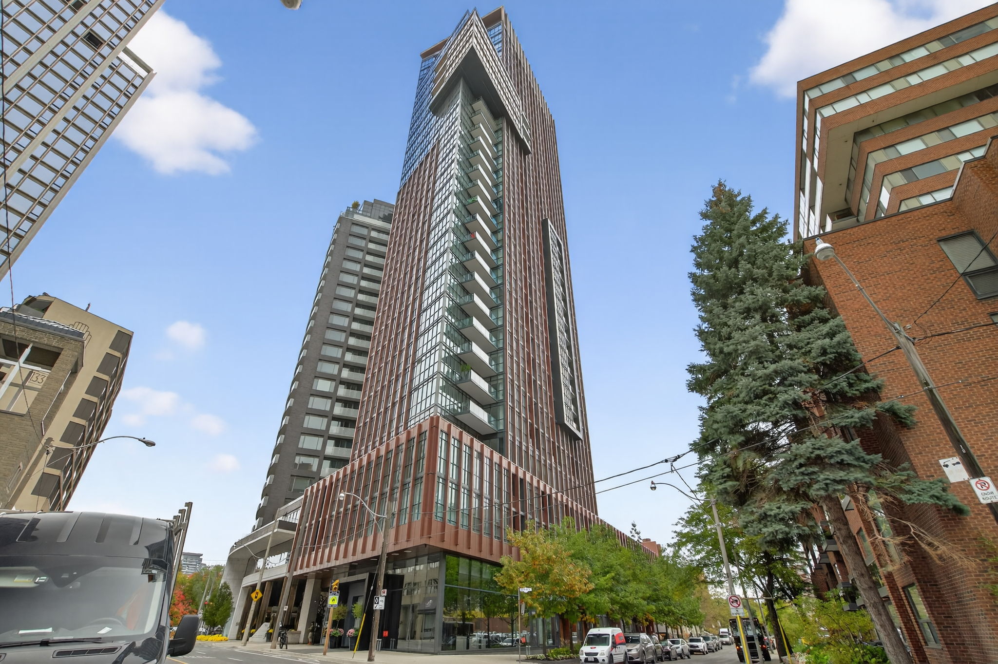 32 Davenport Rd Unit 2207 Toronto, ON M5R 0B5