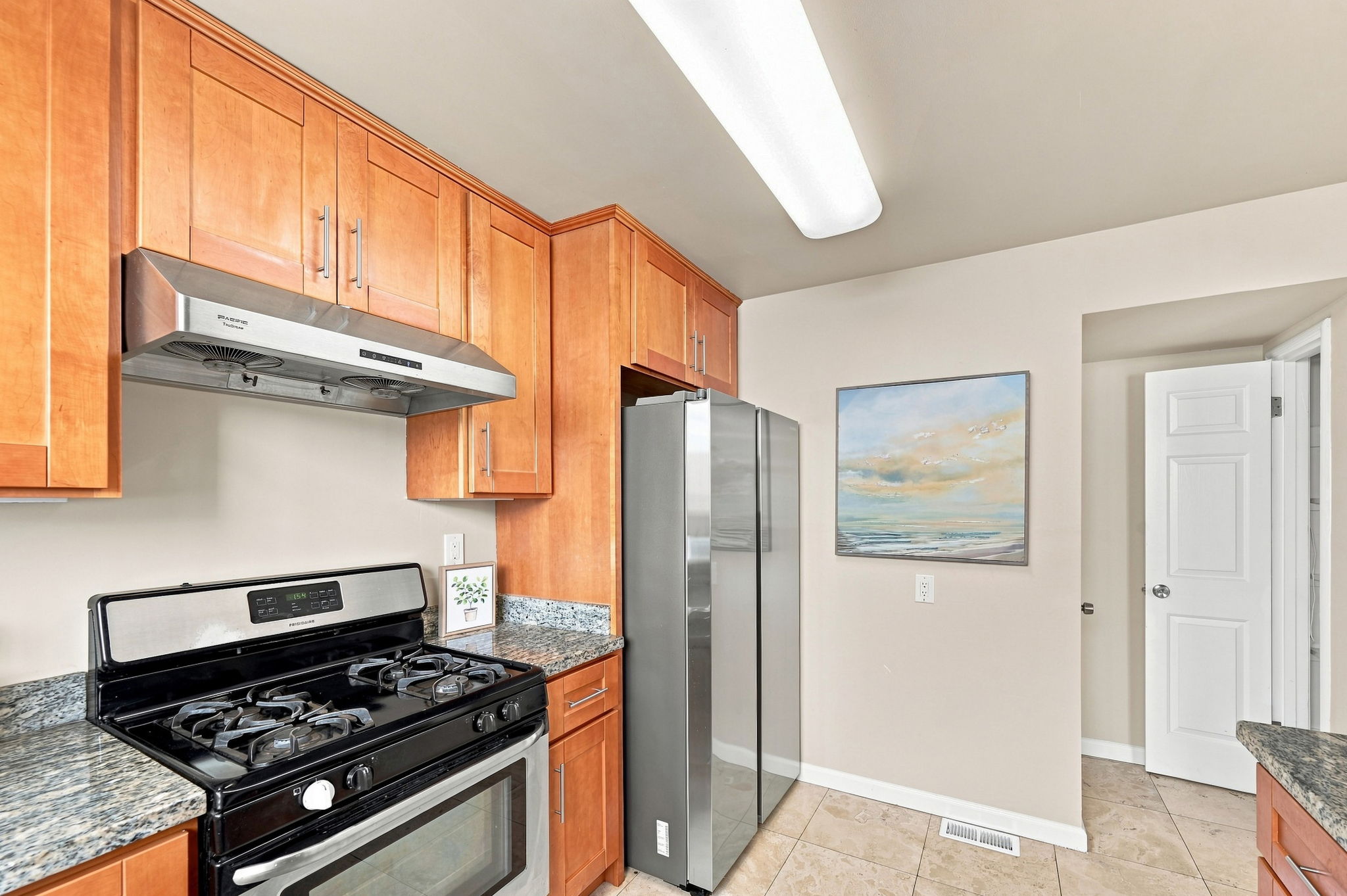 011_F8_32 Eastgate Dr