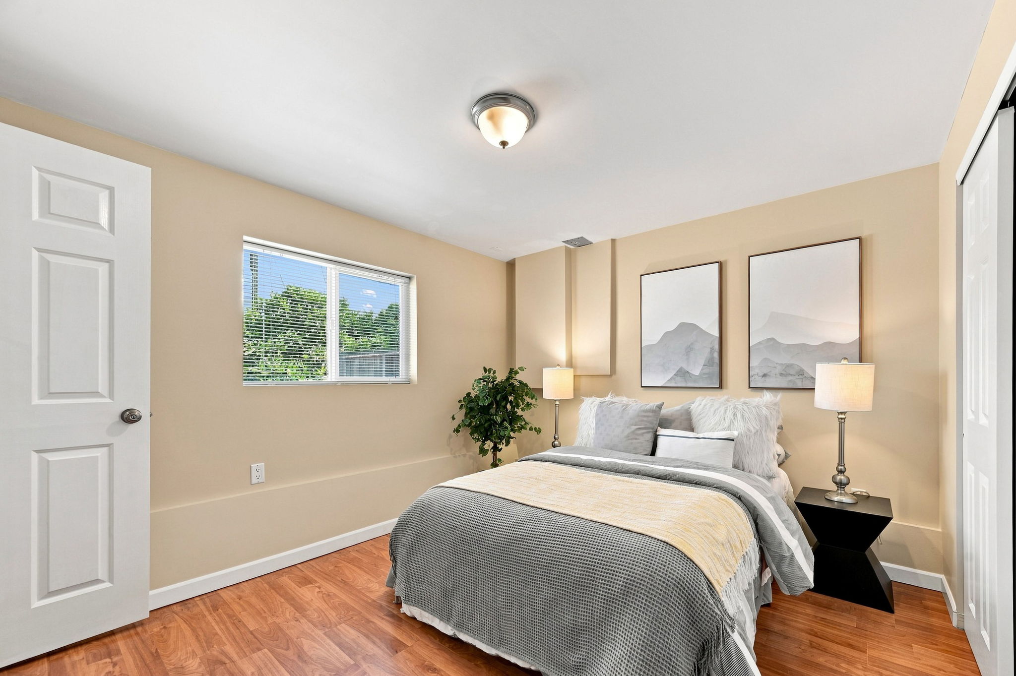 020_F8_32 Eastgate Dr