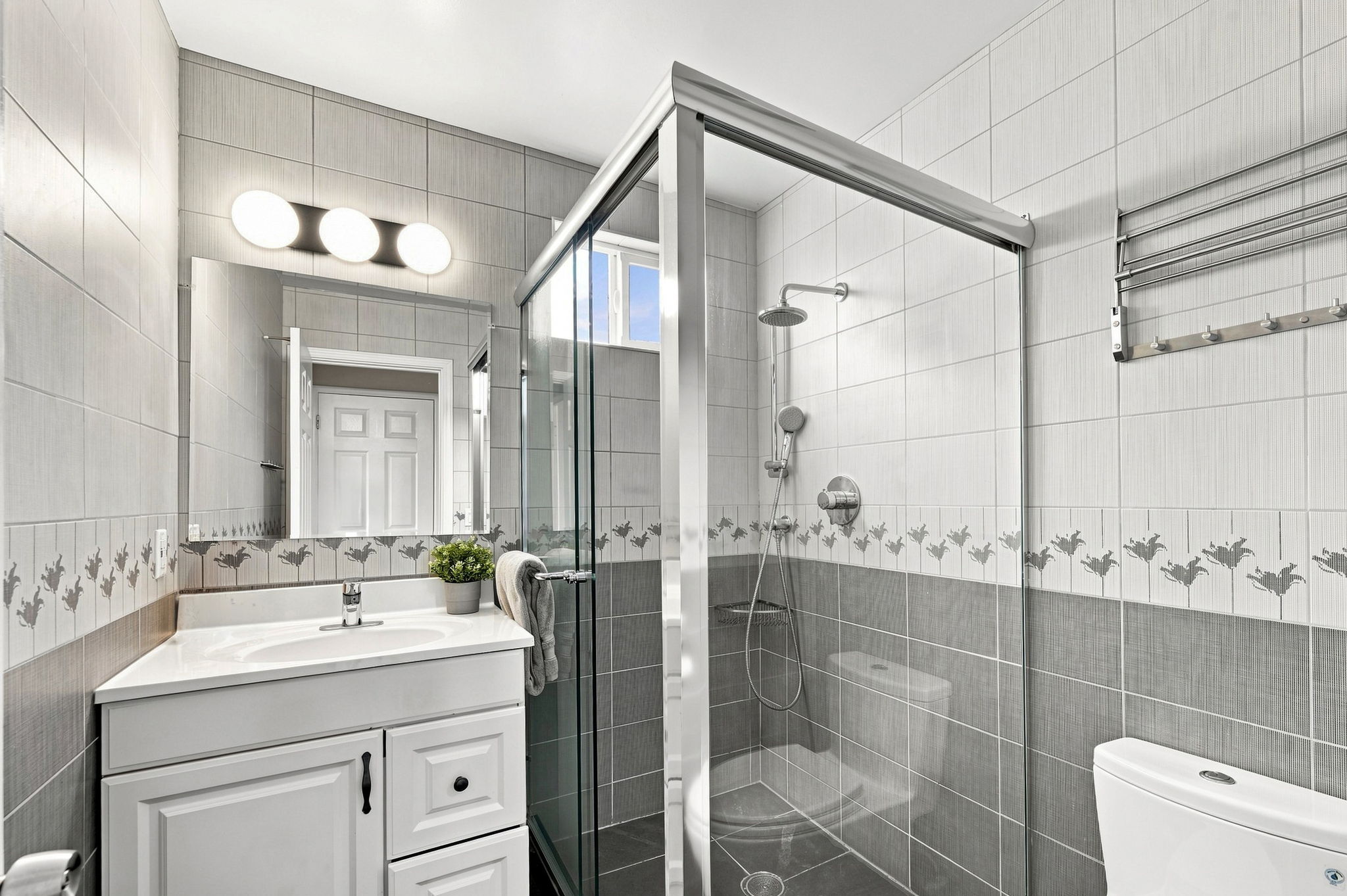 036_F8_32 Eastgate Dr