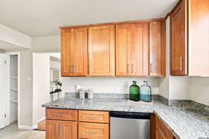 012_F8_32 Eastgate Dr