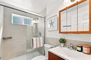 033_F8_32 Eastgate Dr