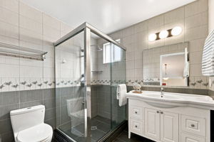 034_F8_32 Eastgate Dr