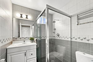 036_F8_32 Eastgate Dr