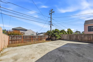 042_F8_32 Eastgate Dr