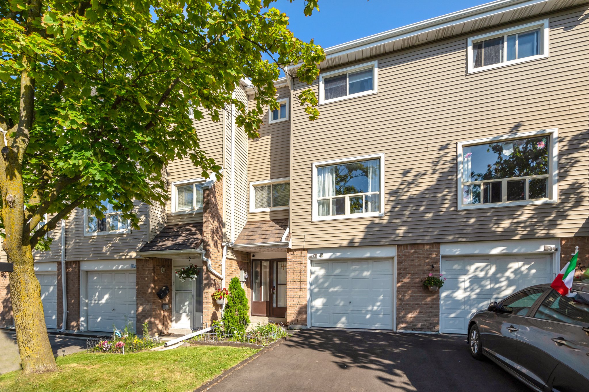 32 Enmount Dr, Brampton, ON L6T 4C8 JT Home Tours