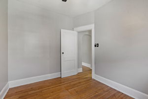  Photo 33