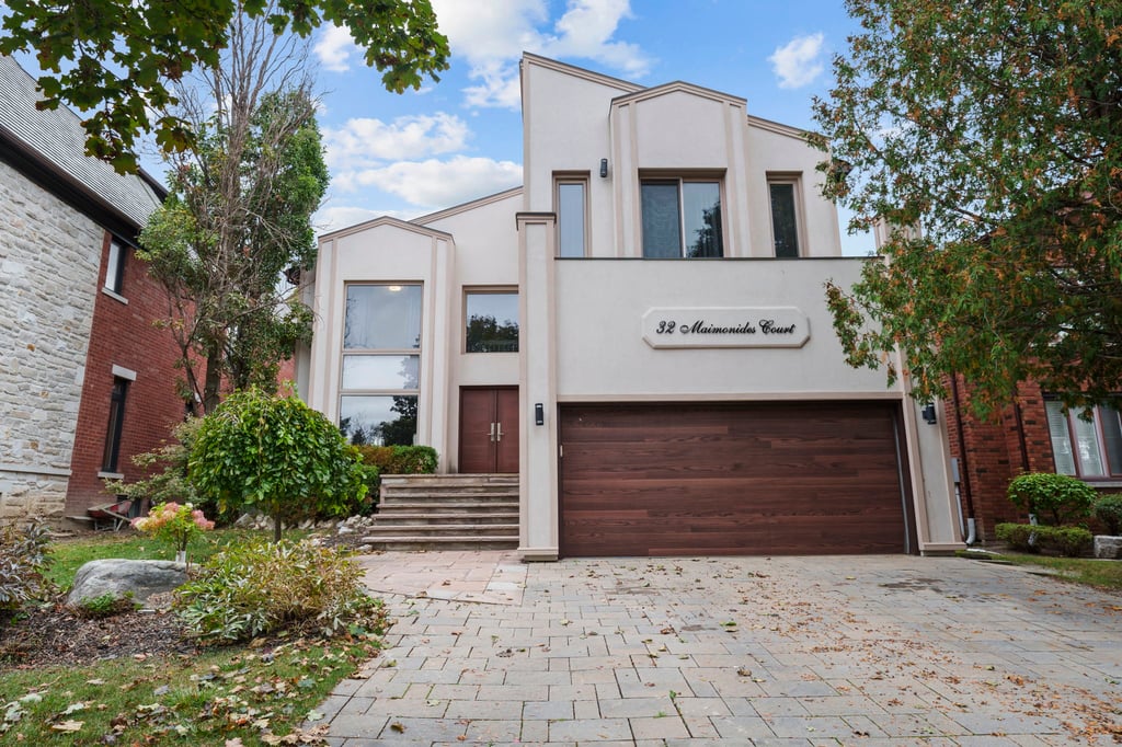 32 Maimonides Ct