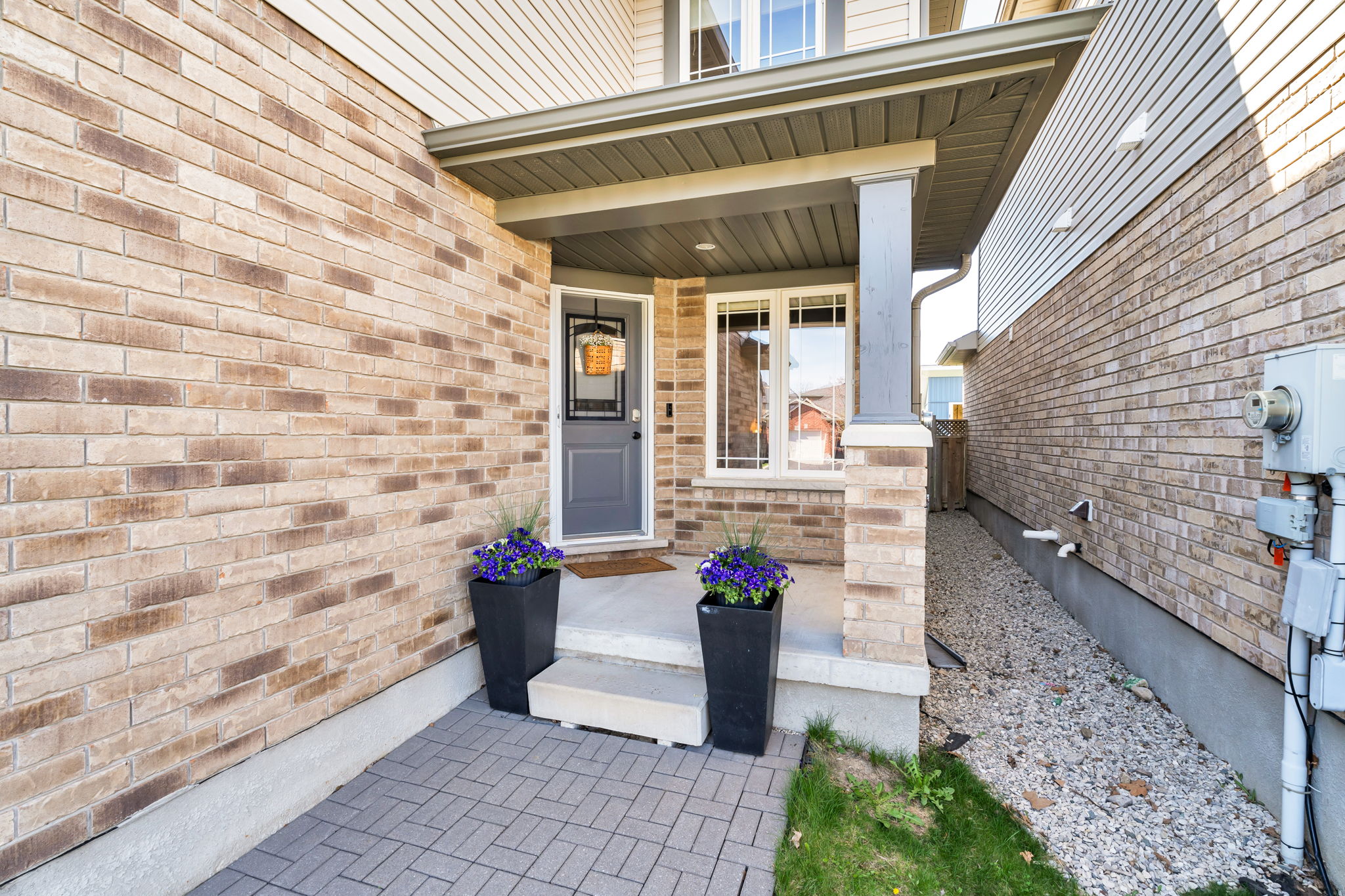 Front Porch/Entrance