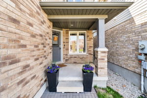 Front Porch/Entrance