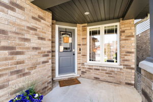Front Porch/Entrance
