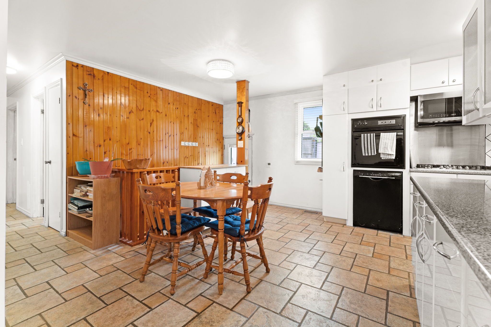 Kitchen/Eating Area