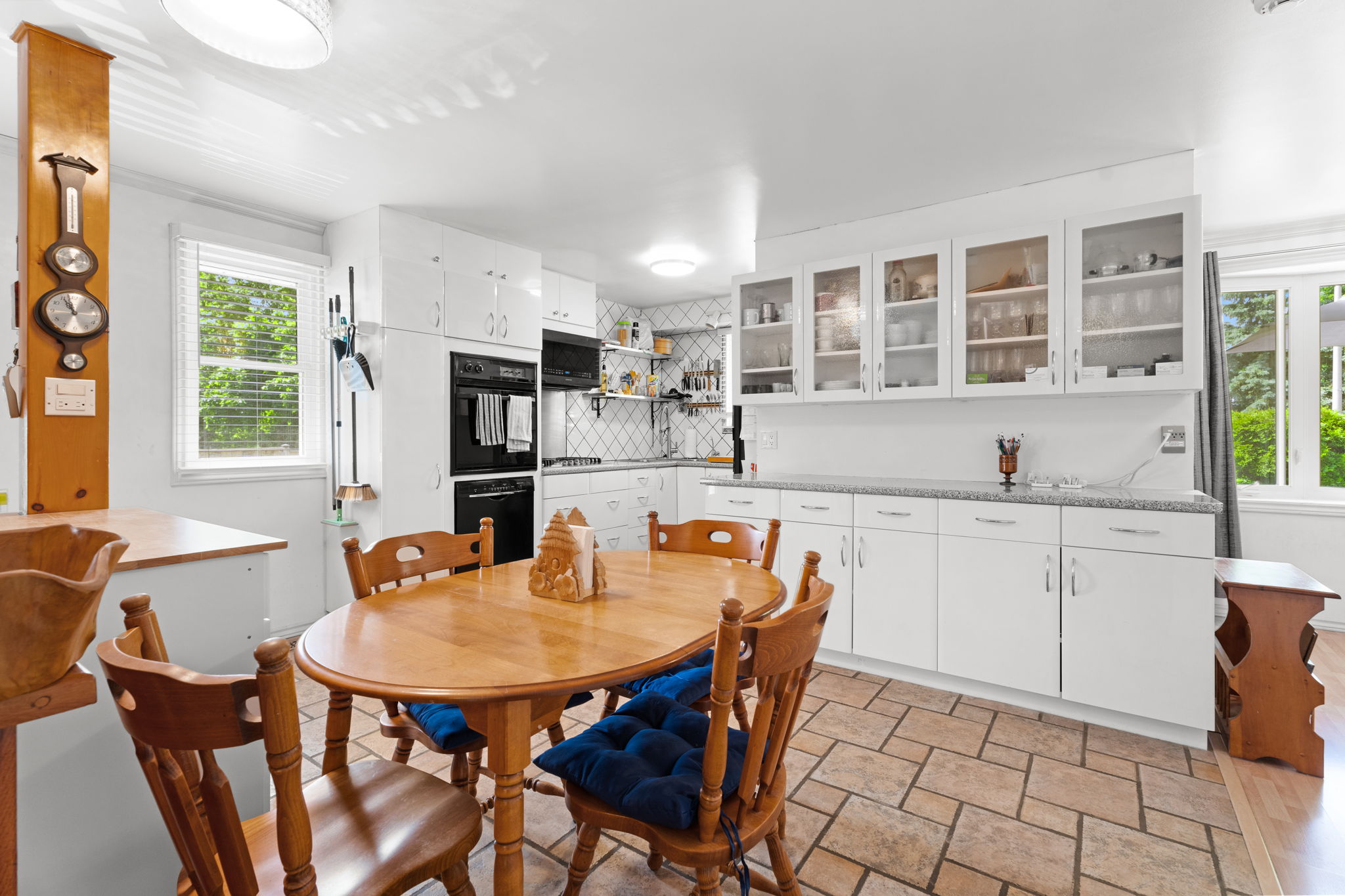 Kitchen/Eating Area