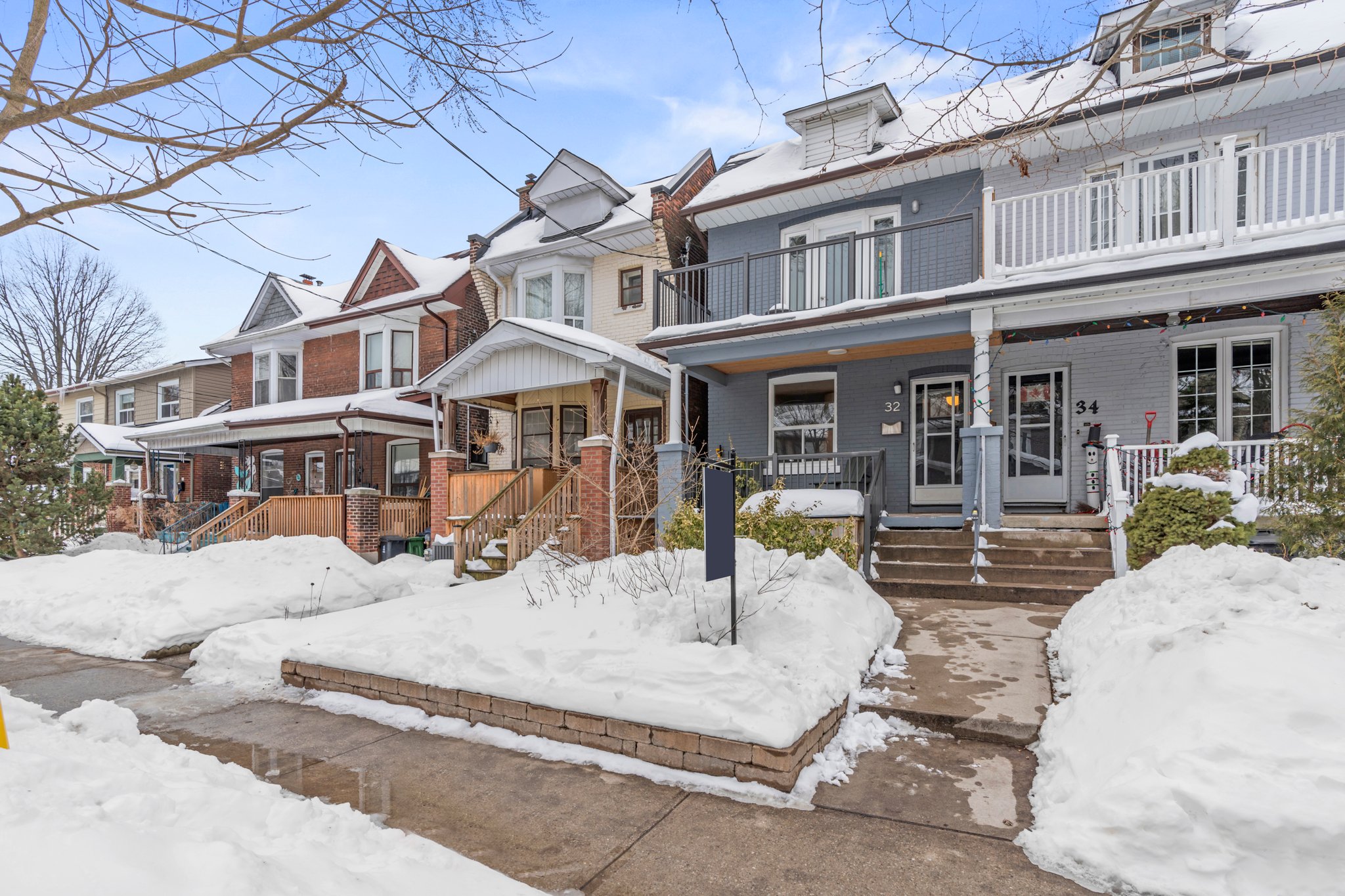 32 Monarch Park Ave Toronto, ON M4J 4P8