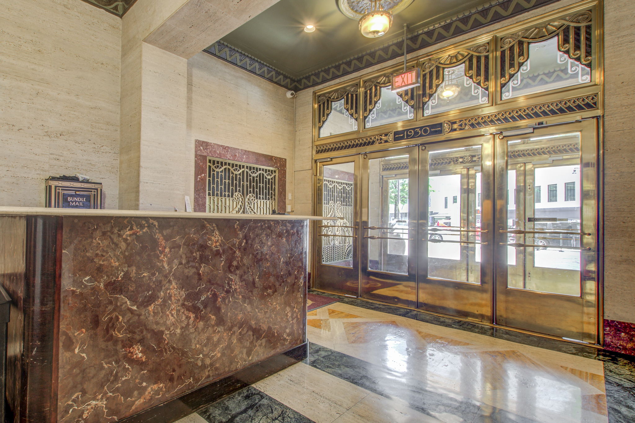 35 Concierge Station w Lobby + Street View
