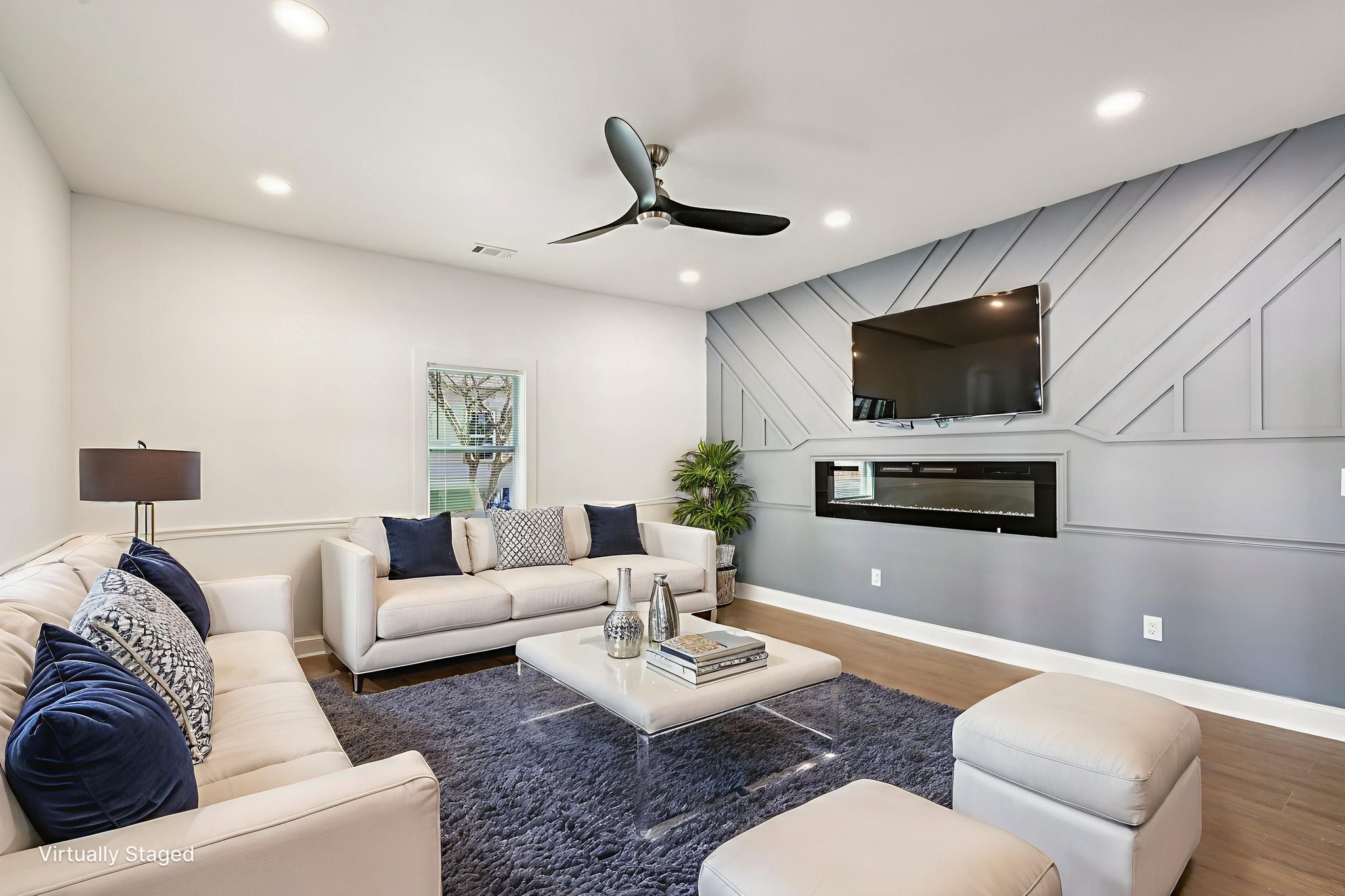 Pine St-S2411-006 virtually staged.jpeg