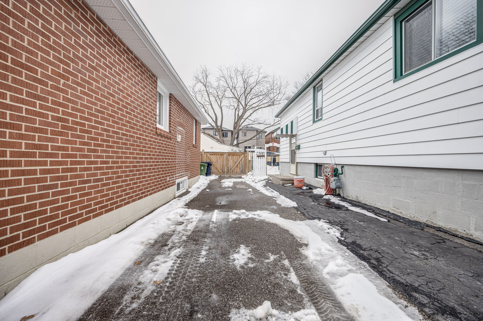 Toronto property showcase — delivered property photograph 33