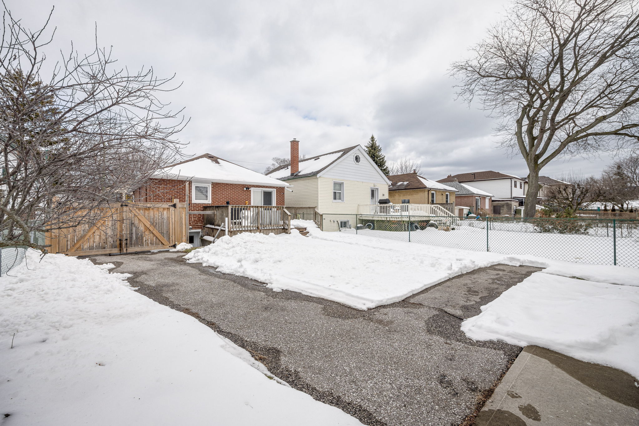 Toronto property showcase — delivered property photograph 36