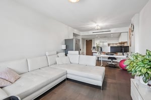 Adolphus Ave 410-S3008-002.jpg