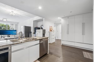Adolphus Ave 410-S3008-007.jpg