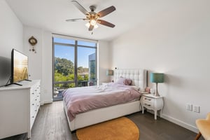 Adolphus Ave 410-S3008-017.jpg