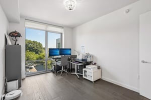 Adolphus Ave 410-S3008-021.jpg