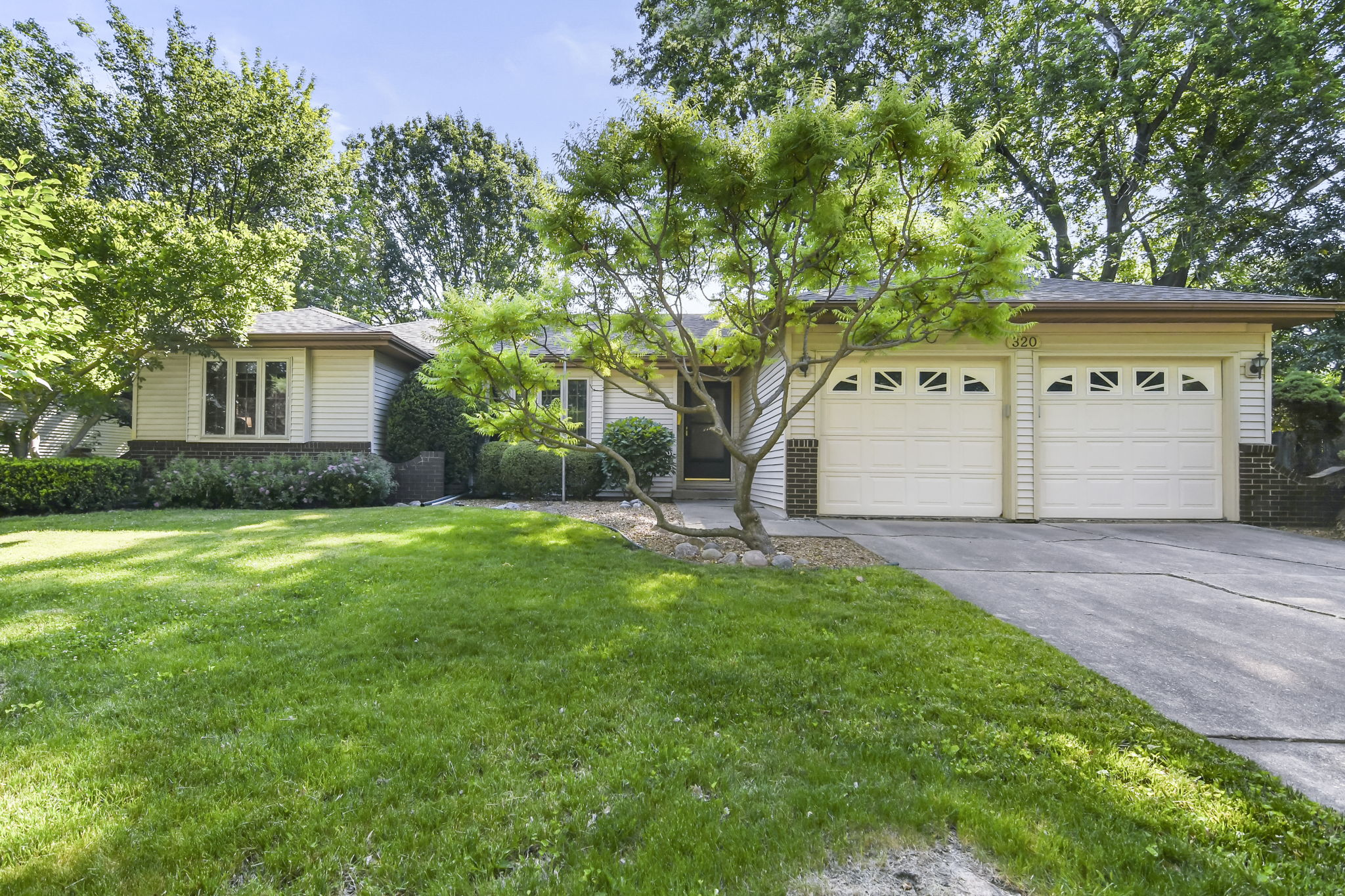 320 Astoria Rd, Springfield, IL 62704 Design Eyes Photography