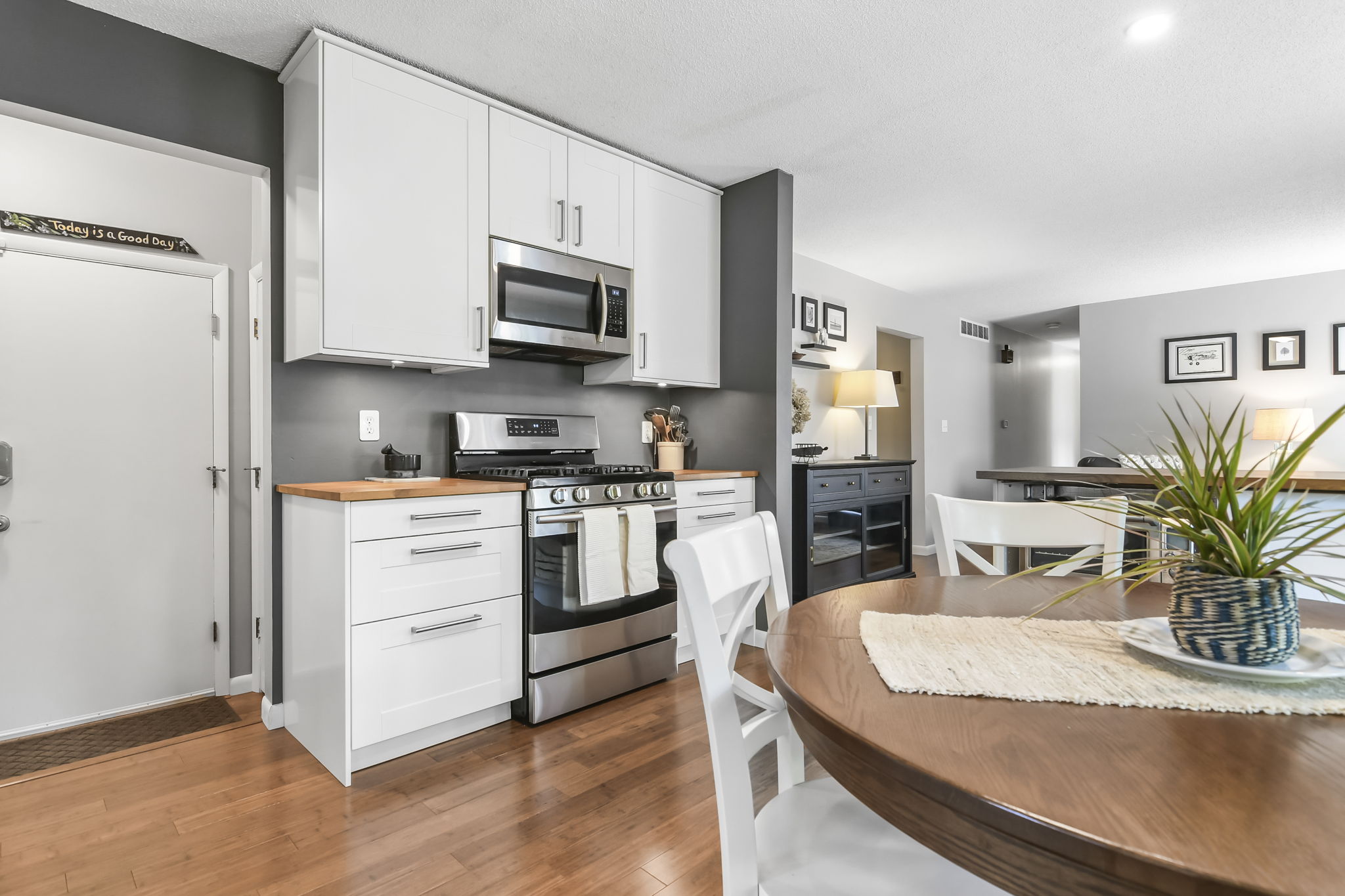 320 Astoria Rd, Springfield, IL 62704 Design Eyes Photography