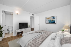 Primary Bedroom1b