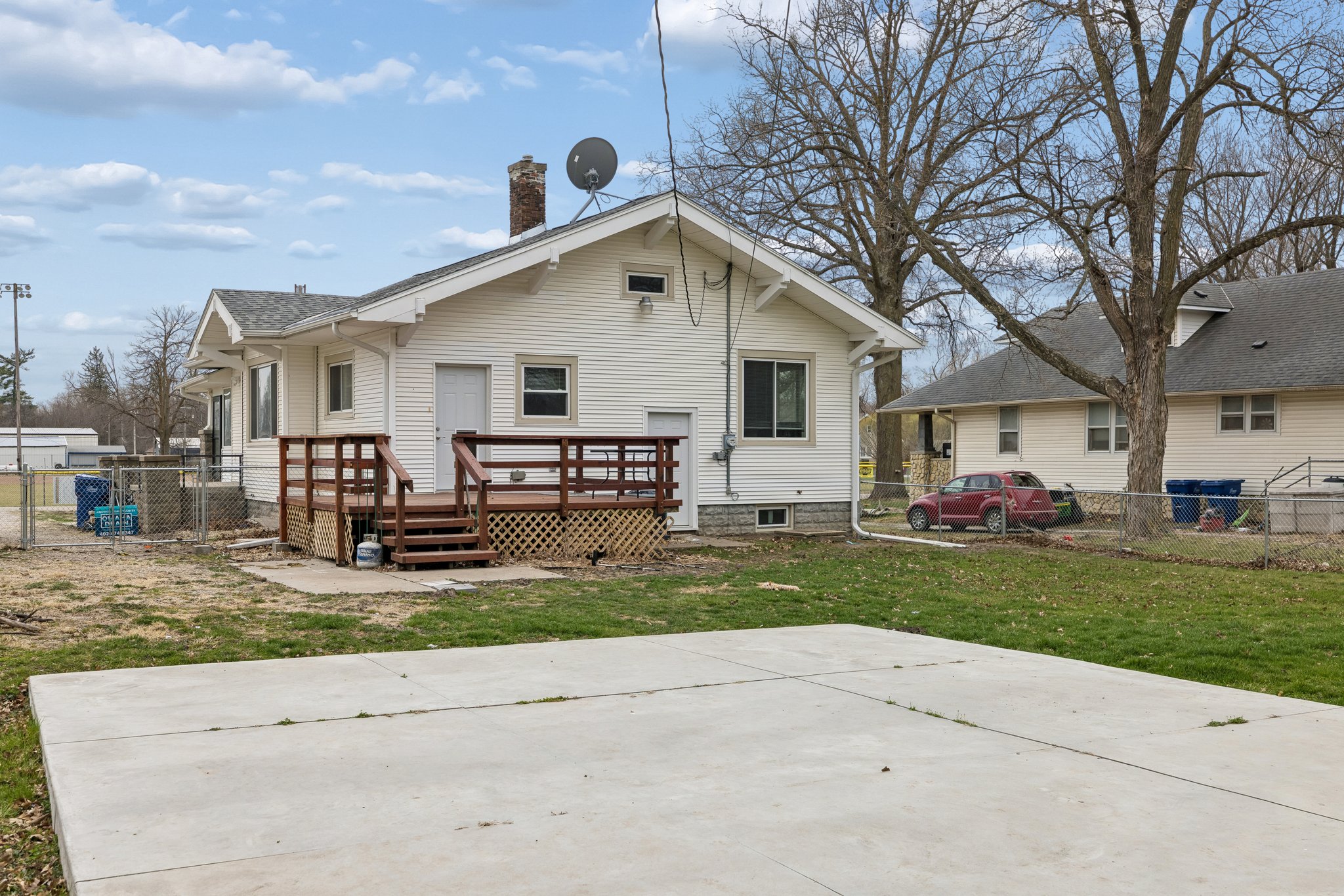 8420 - 320 North St_002.jpg