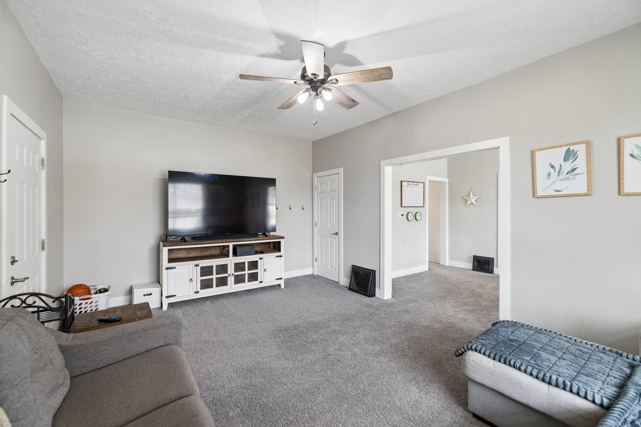 8420 - 320 North St_004.jpg