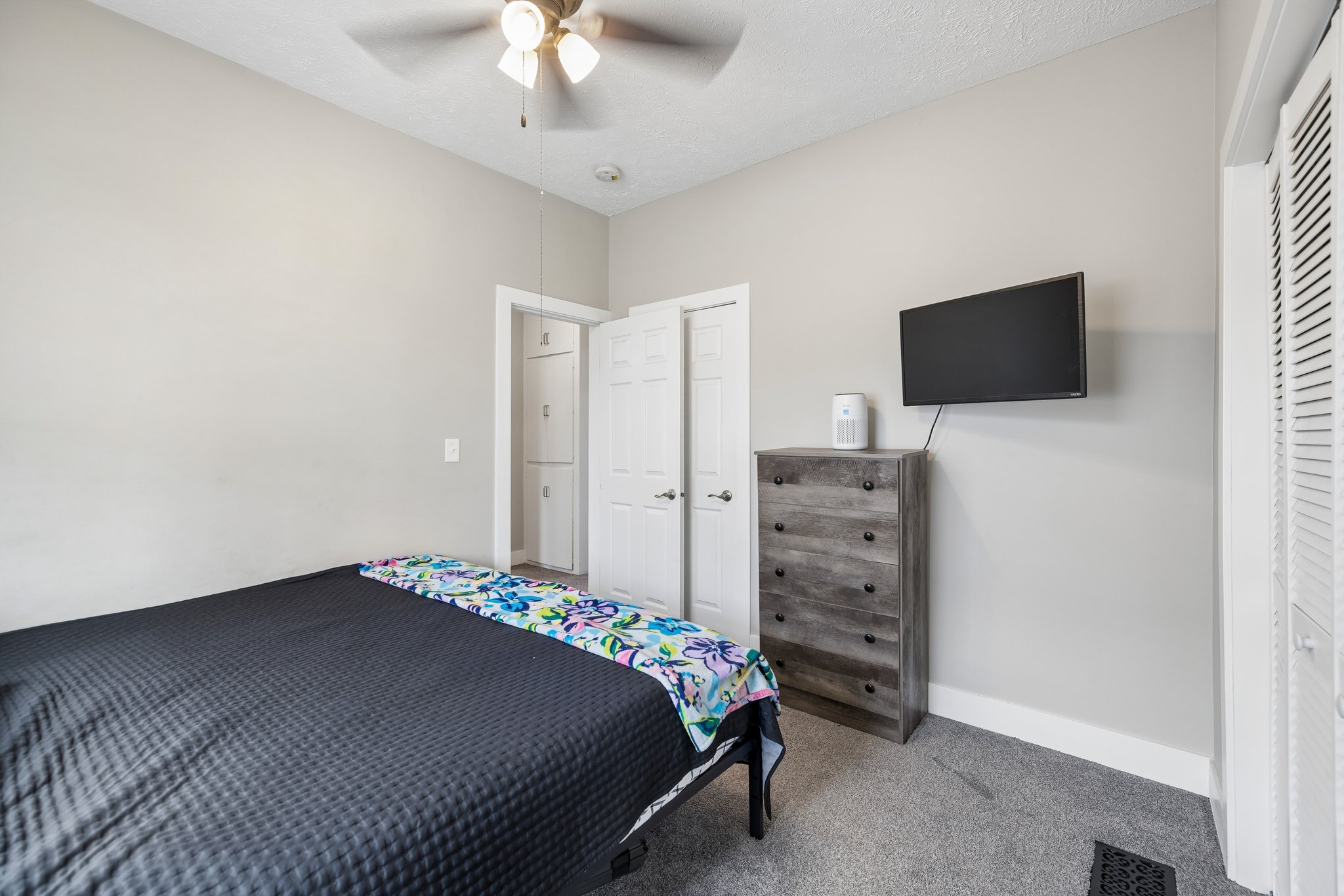 8420 - 320 North St_014.jpg