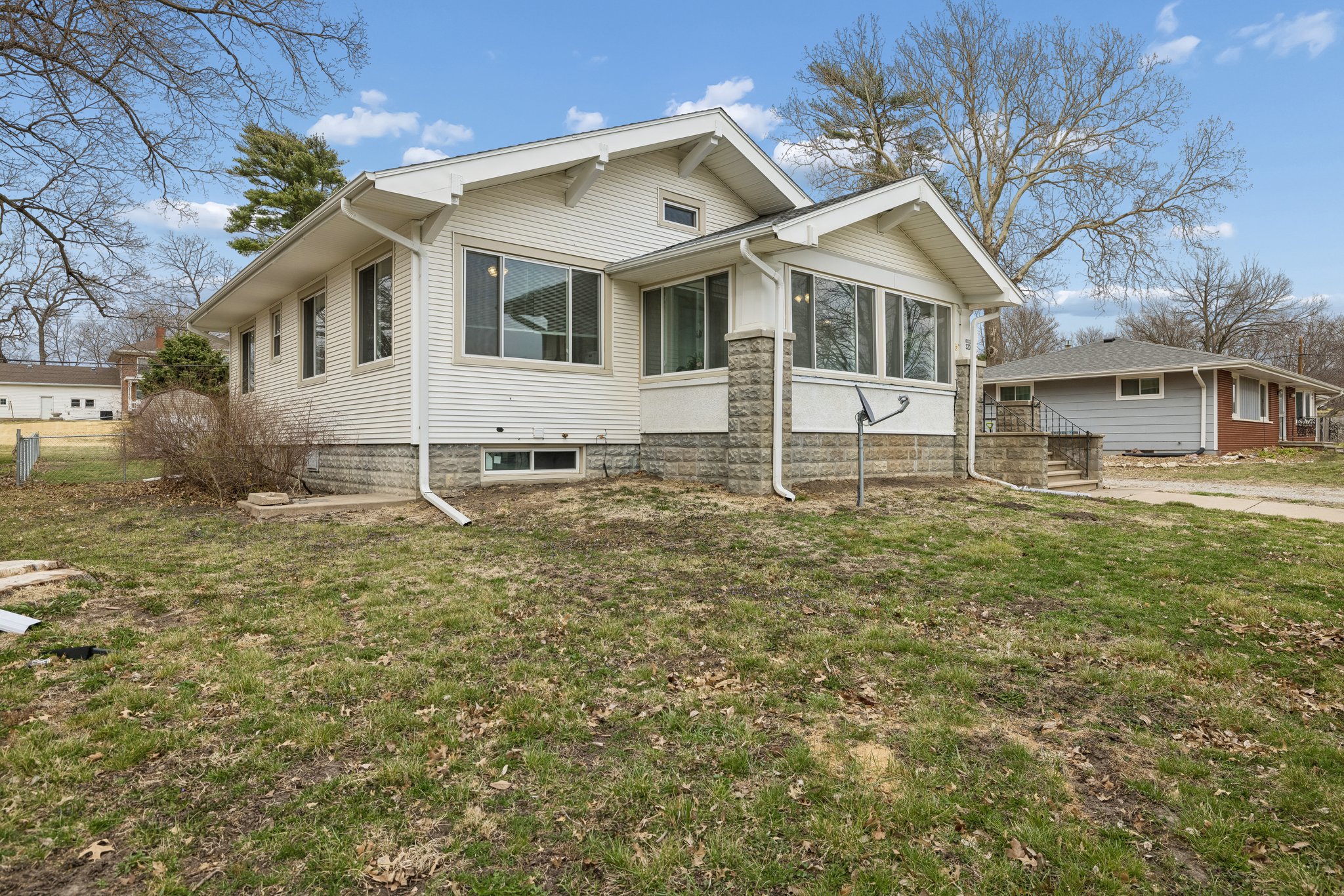 8420 - 320 North St_033.jpg