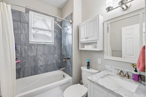 8420 - 320 North St_016.jpg