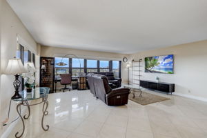 Port Royale Dr N 1207-004