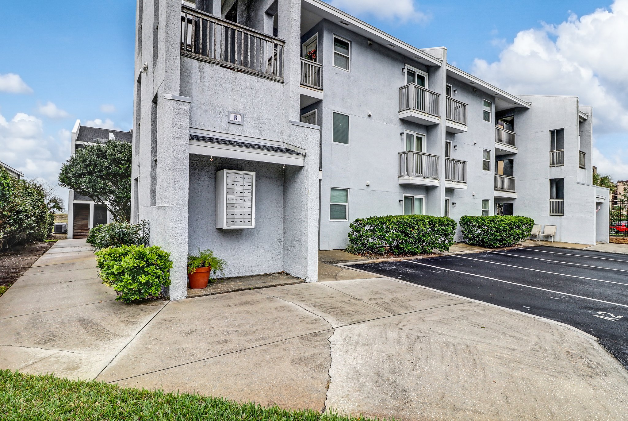 Welcome to 3200 S Fletcher Ave Unit A1