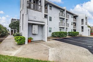 Welcome to 3200 S Fletcher Ave Unit A1
