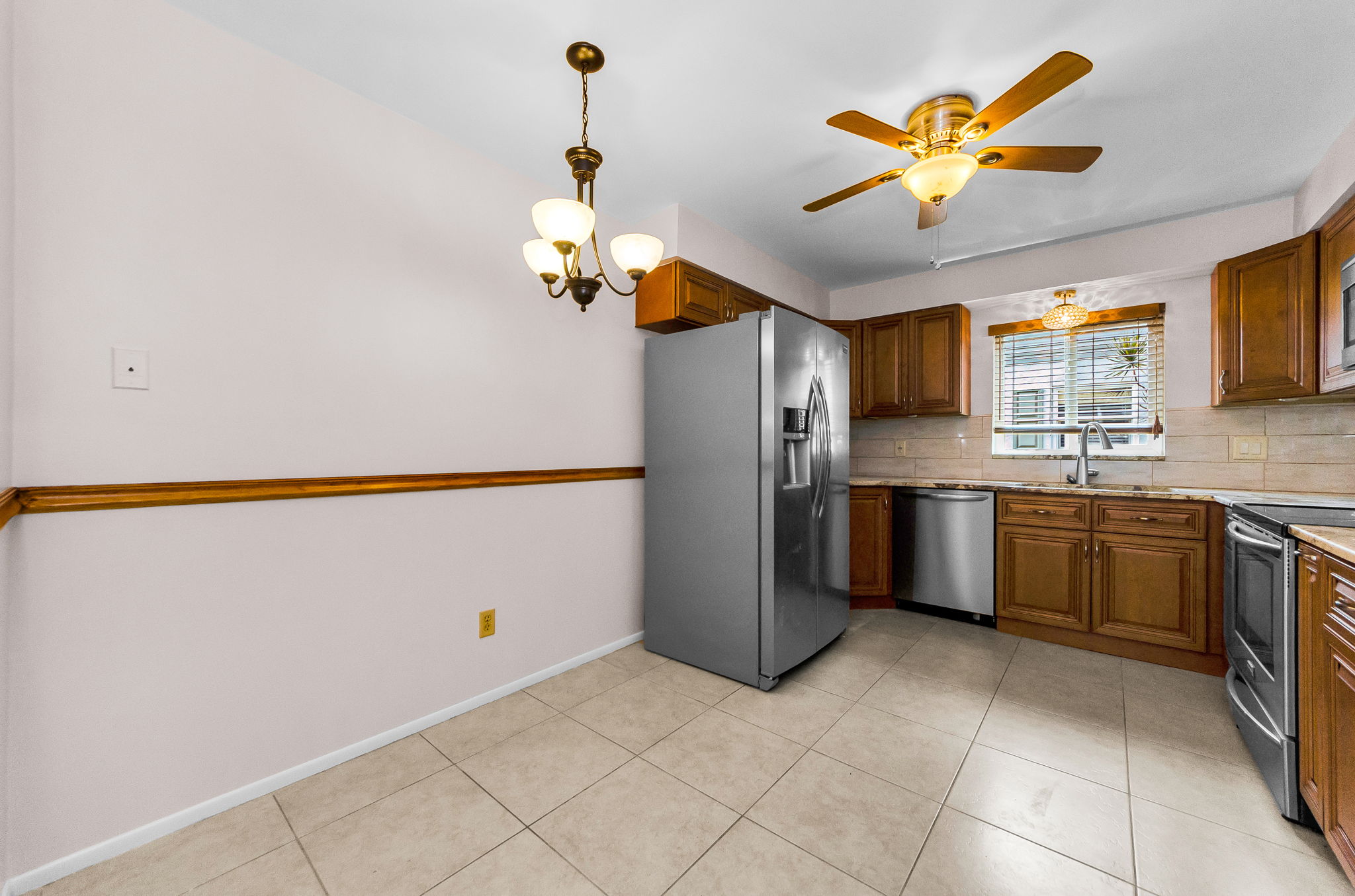 Kitchen Eat-In 1
