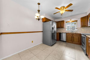 Kitchen Eat-In 1