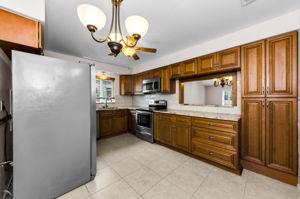 Kitchen Eat-In 2