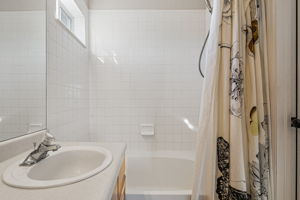  Photo 33