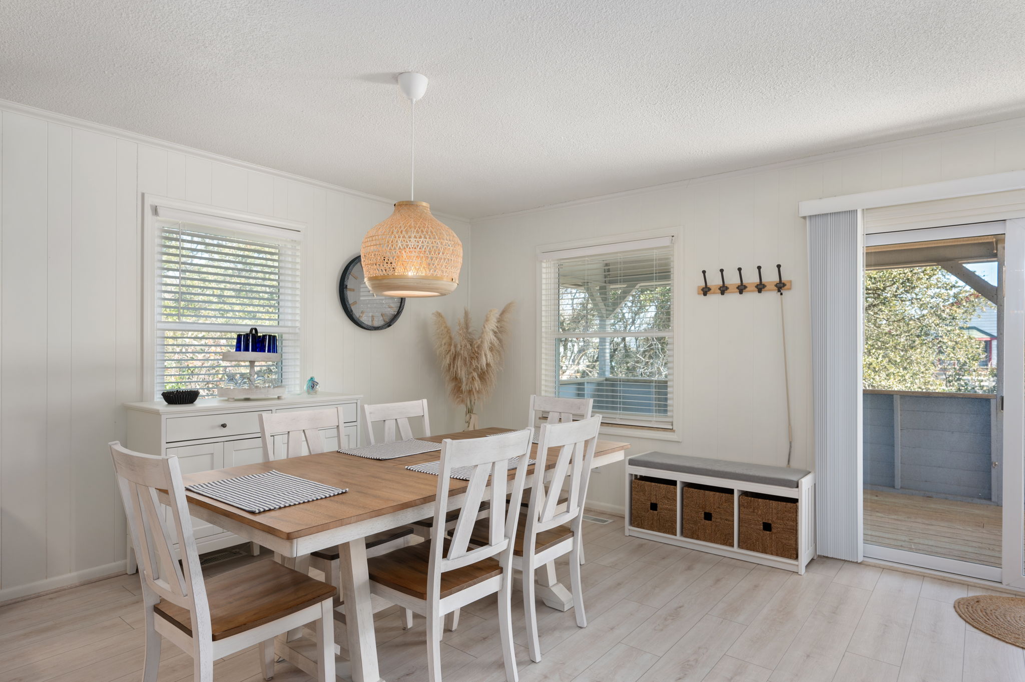 3205-S-Wrightsville-Ave-Dining