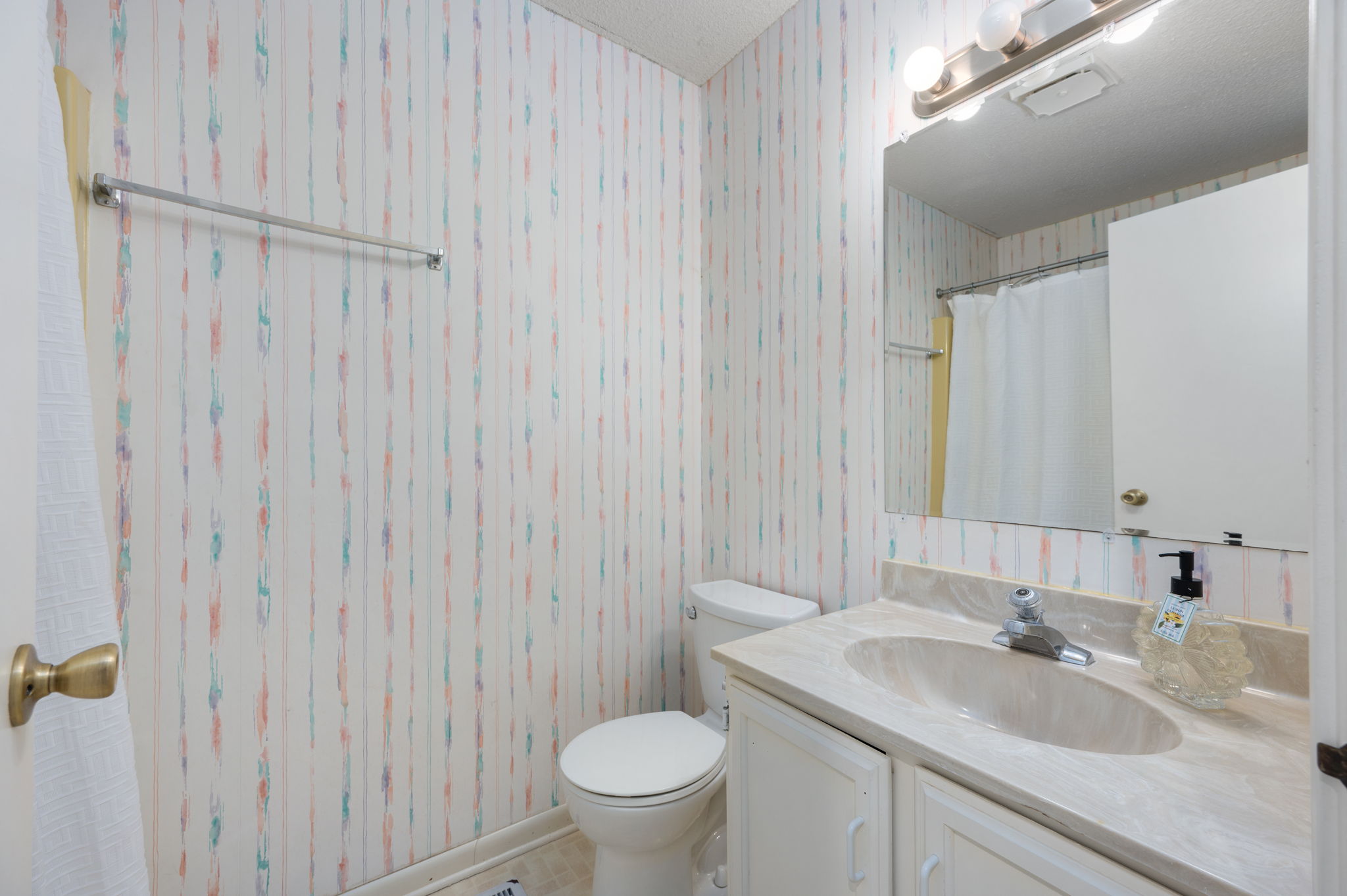 3205-S-Wrightsville-Ave-Hall-Bath