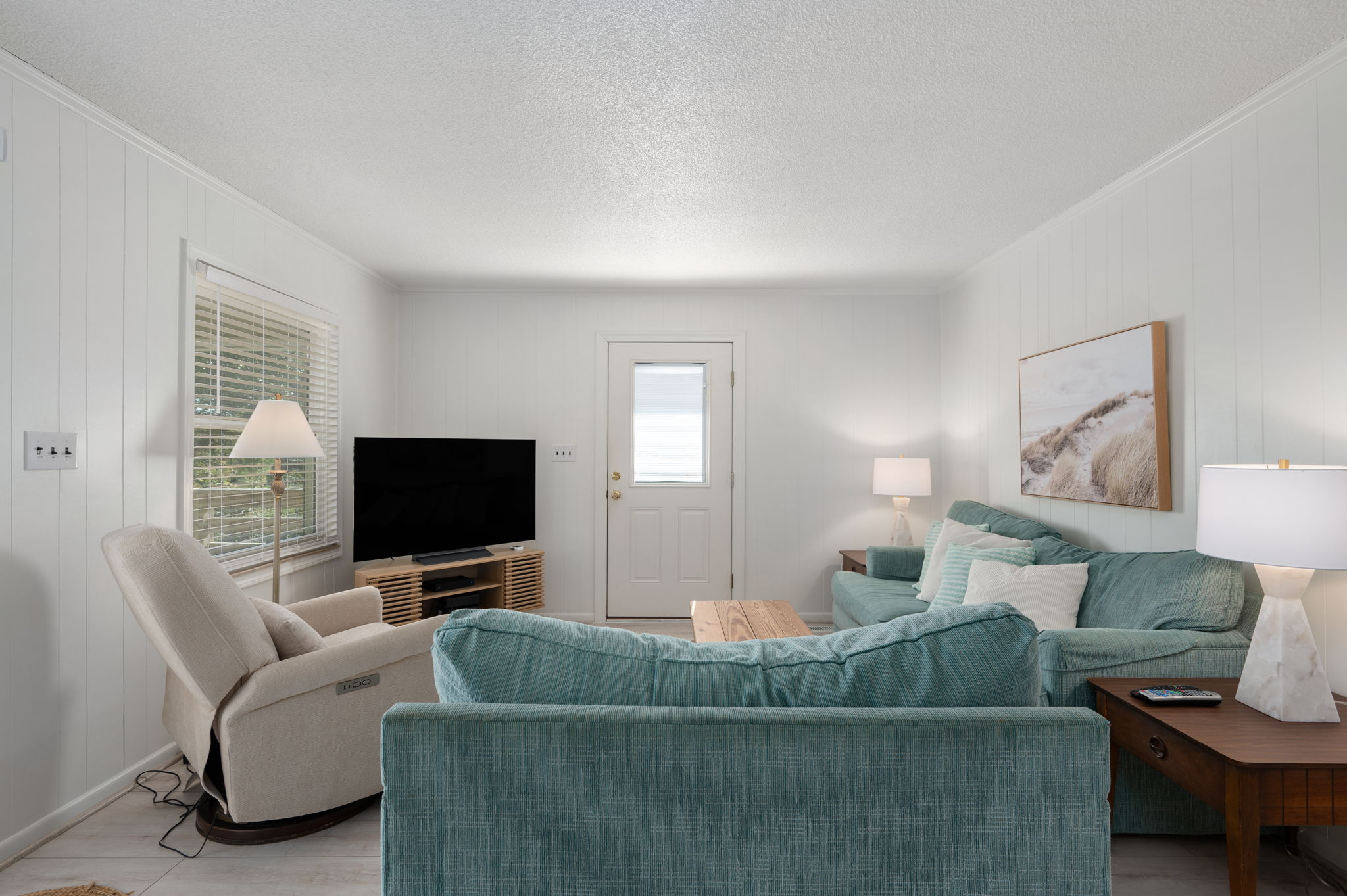 3205-S-Wrightsville-Ave-Living-V3